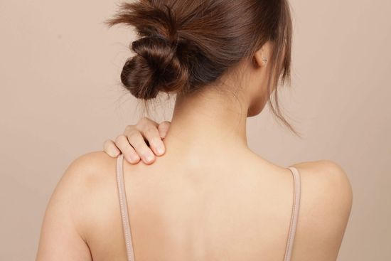Chiropractor For Neck Pain And Frozen Shoulder