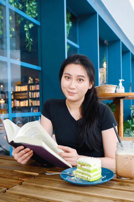 Dr Nikki read book at cafe