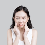 Singapore Lady having jaw pains from TMJ disorder