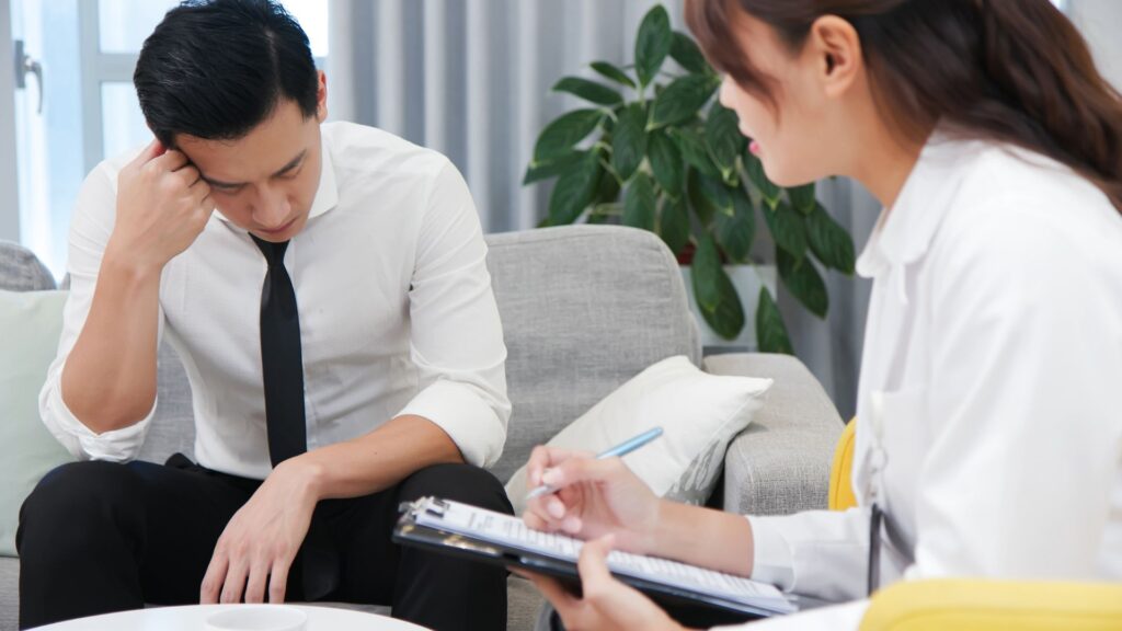 patient seeing chiropractor for diagnosis